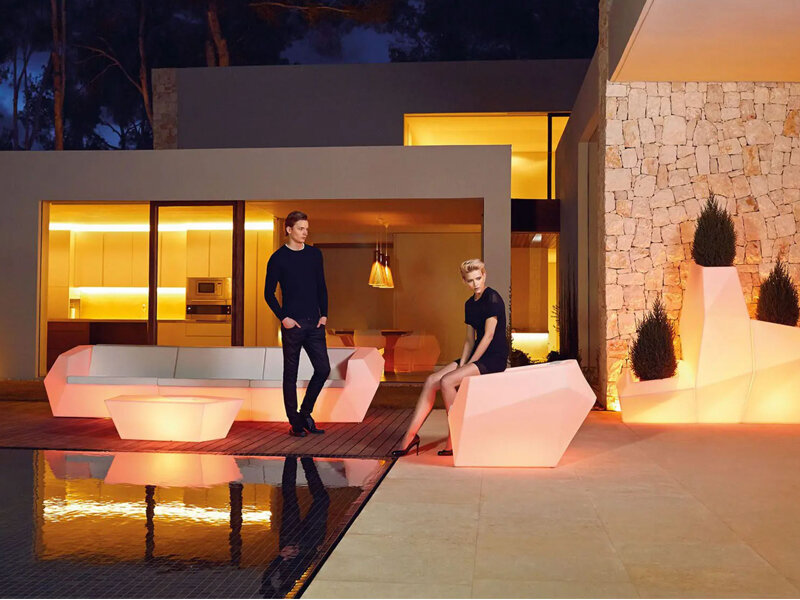 Leuchtmöbel für Pool und Terrasse